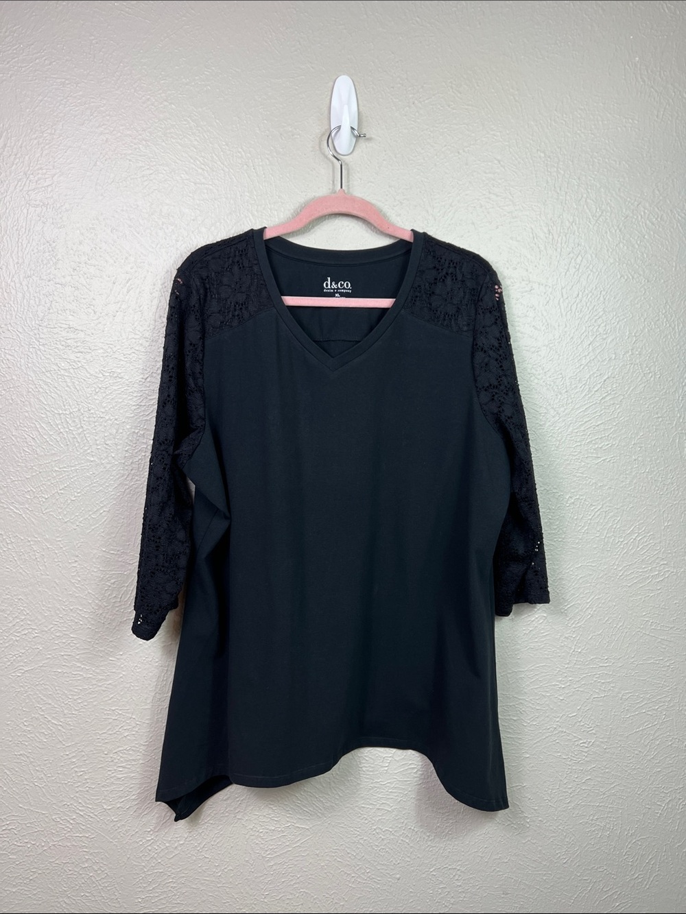 Denim & Co Black Eyelet Lace 3/4 Sleeve V-Neck Sharkbite Hem Tunic Top XL